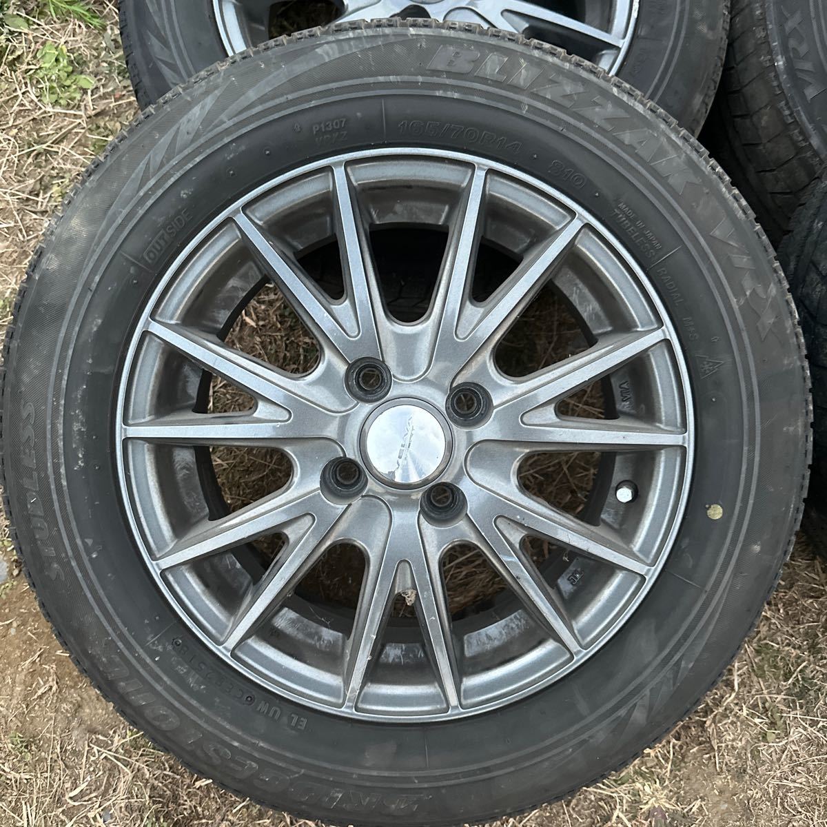 スタッドレスタイヤホイールセット　タイヤおまけ程度　165/70R14 コンパクトカー用　5.5J 4H イン38_画像2