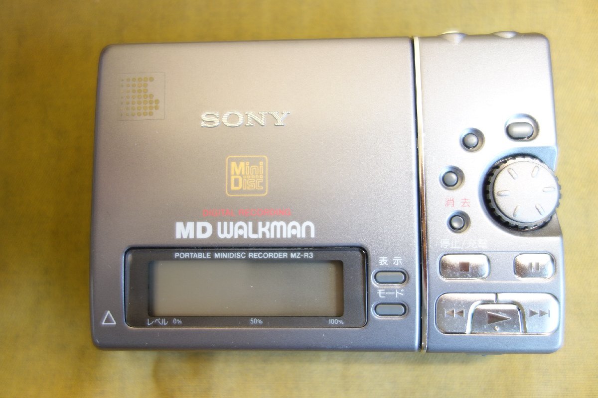 SONY ソニー　MD WALKMAN　MZ-R3　ポータブルミニディスクレコーダー 　　　m513_画像4