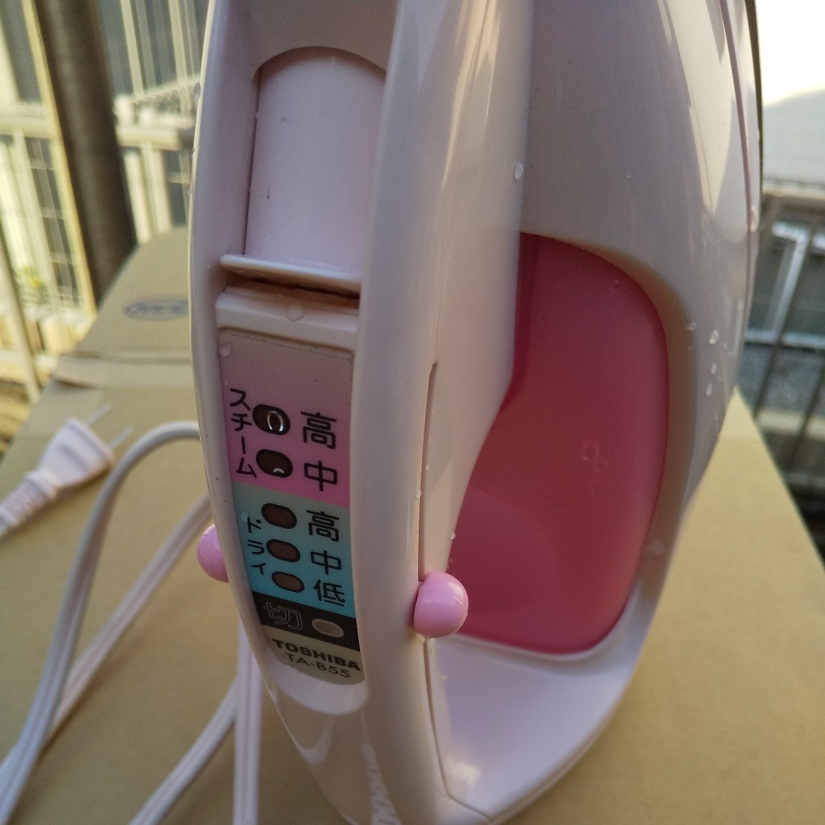 TOSHIBA 東芝 ta-b55 ピンク 熱くなりました アイロン スチームアイロン ゆうパック60_画像4