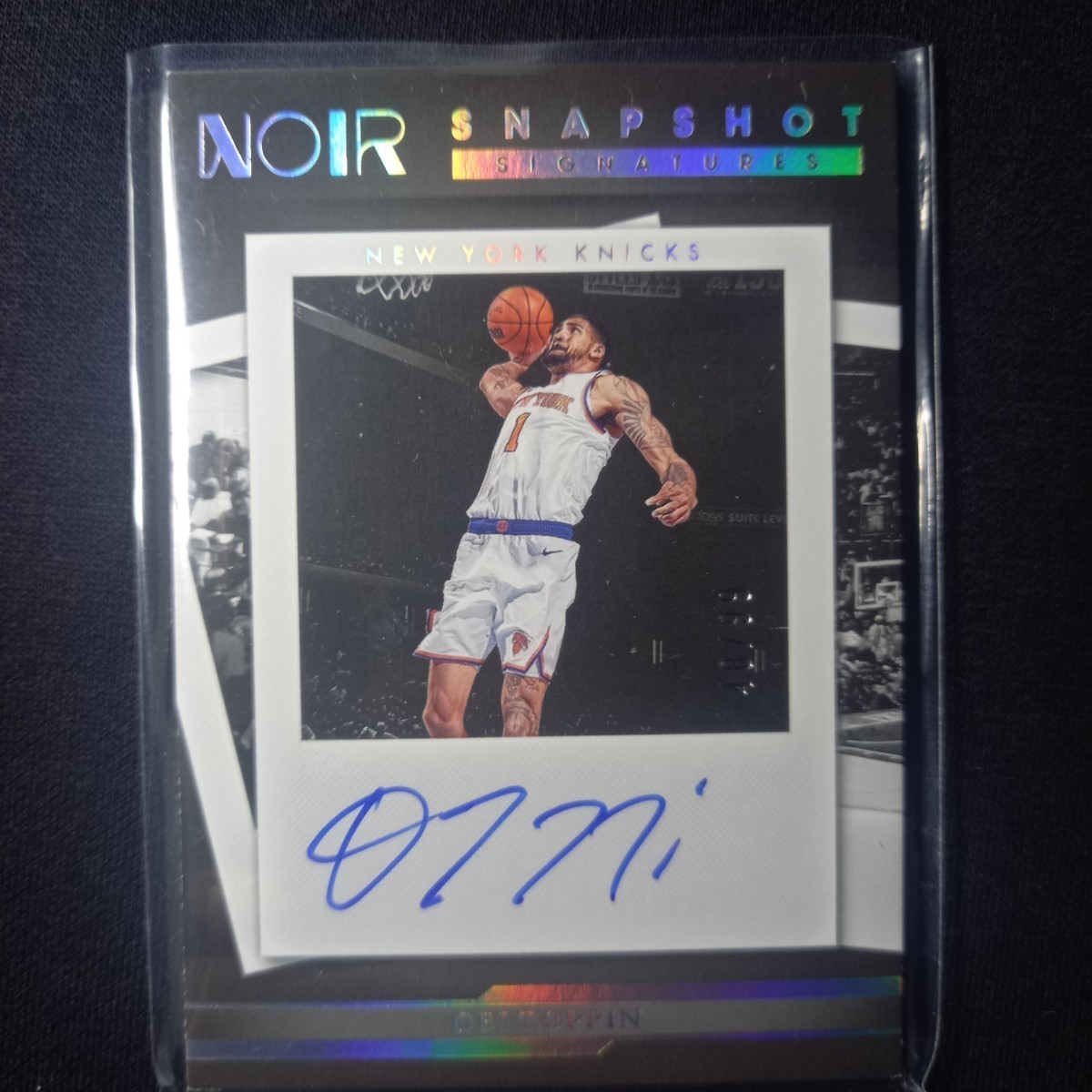 【99シリ】オビ・トッピン　2022-23 Panini Noir snapshot signatures auto Obi Toppin 48/99　ニューヨーク・ニックス 直書きサイン_画像1