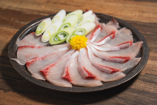  yellowtail ( is inset ) 3-4kg Ehime . rice field . natural 1 psc fishing . from direct delivery Hokkaido / Okinawa / Tohoku is postage separately . peace sea. . wholesale store 