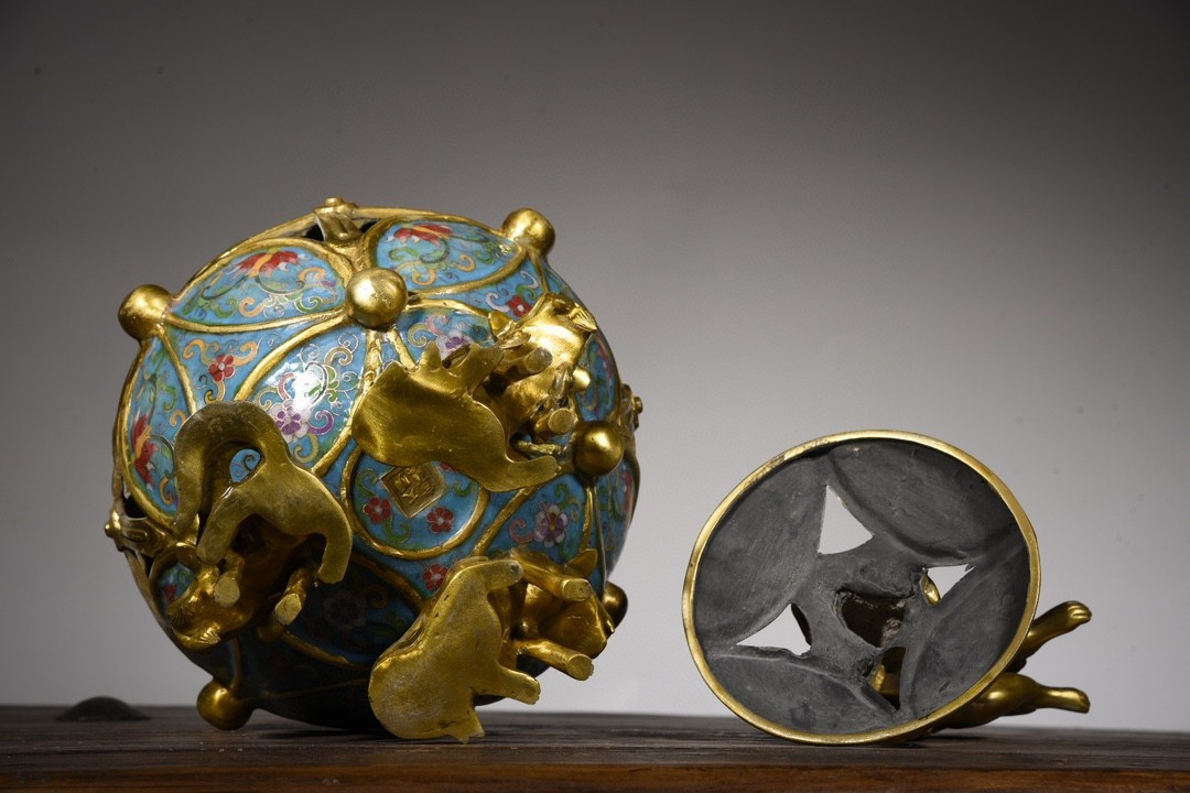 33000円 『館蔵珍品 銅製 景泰藍 琺瑯彩 獅子滾球 三獣足 熏香炉 33000円 『館蔵珍品 銅製 景泰藍 琺瑯彩 獅子滾球 三獣足 熏香炉