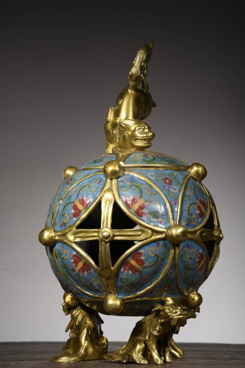 33000円 『館蔵珍品 銅製 景泰藍 琺瑯彩 獅子滾球 三獣足 熏香炉 33000円 『館蔵珍品 銅製 景泰藍 琺瑯彩 獅子滾球 三獣足 熏香炉