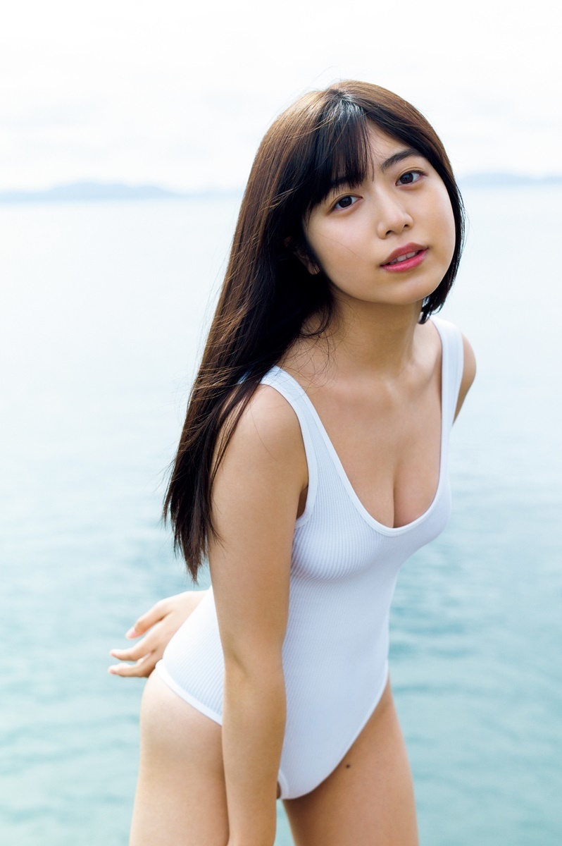 吉田莉桜 写真集 『 青とハチミツ 』 帯付/美品_画像8