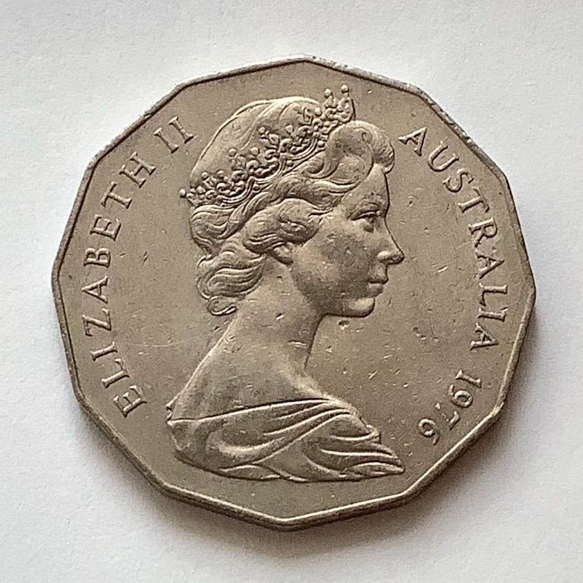 【希少品セール】オーストラリア エリザベス女王肖像デザイン 50セント硬貨 1976年 1枚の画像1