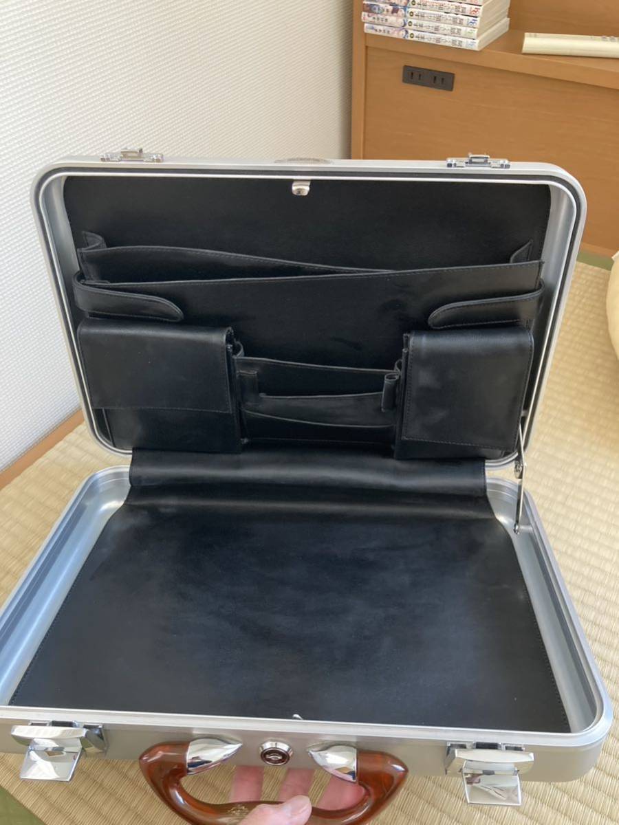 [ limitated model ] Zero Halliburton attache case aluminium 