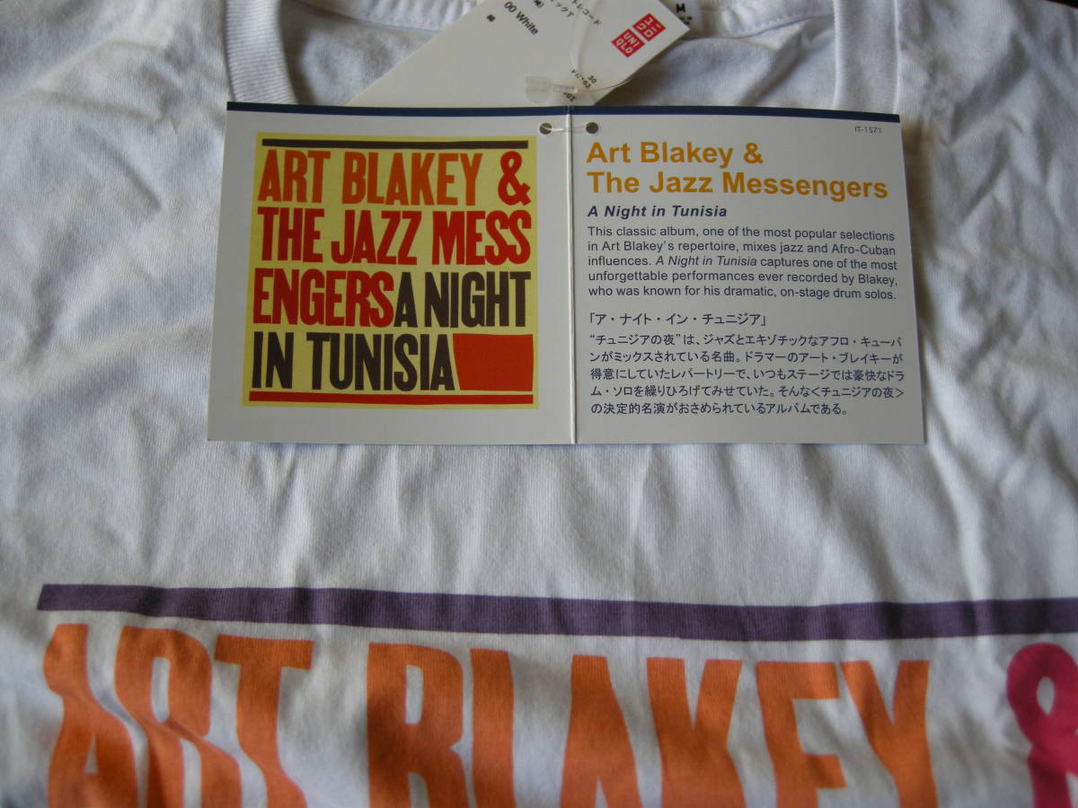 ユニクロ/UT BLUENOTE コラボTシャツ「ART BLAKEY&THE JAZZ MESSENGERS/A NIGHT IN TUNISIA」(UT特製ボトル入/Mサイズ/タグ付/未使用新品）_画像4