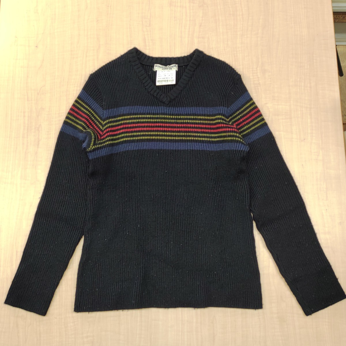 2312020 Katharine Hamnett London Katherine Hamnet Knit 931N8365 M Свитер шерсти с пограничной шерстью v Шея вязаная черная цветовая линия