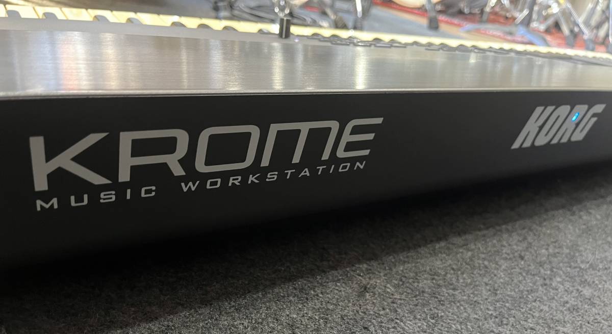 【ジャンク】　KORG KROME 88 MUSIC WORKSTATION　88鍵　ソフトケース、ペダル付き_画像1