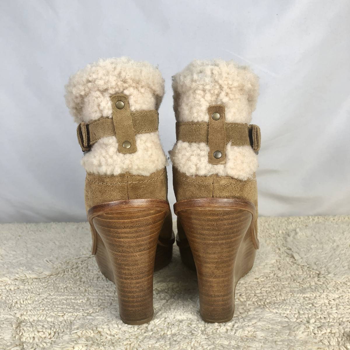 美品★UGG★サイズ24.0cm ムートンブーツ アグ レディース ブラウン系 キャメル ショートブーツ ハイヒール ウェッジソール 厚底 H026