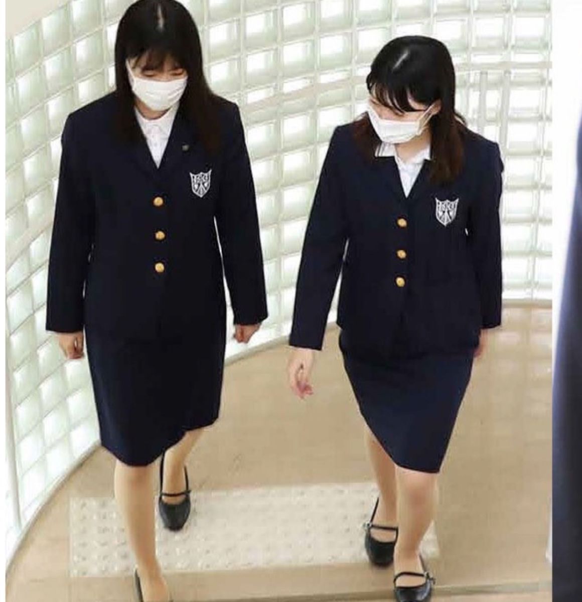 甲南女子大学制服　スーツ