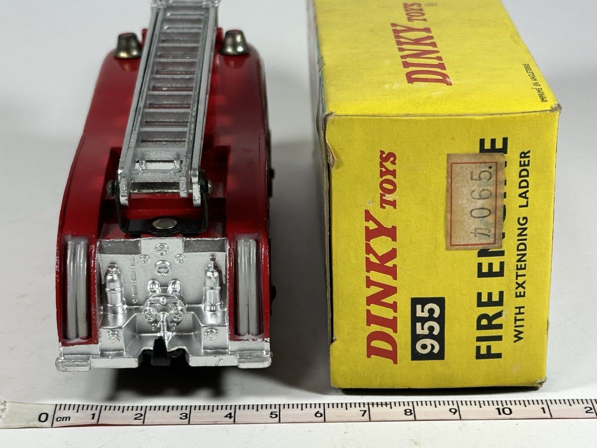 (s281)DINKY TOYS 955 FIRE ENGINE WITH EXTENDING LADDER ディンキー ミニカー 当時物_画像3