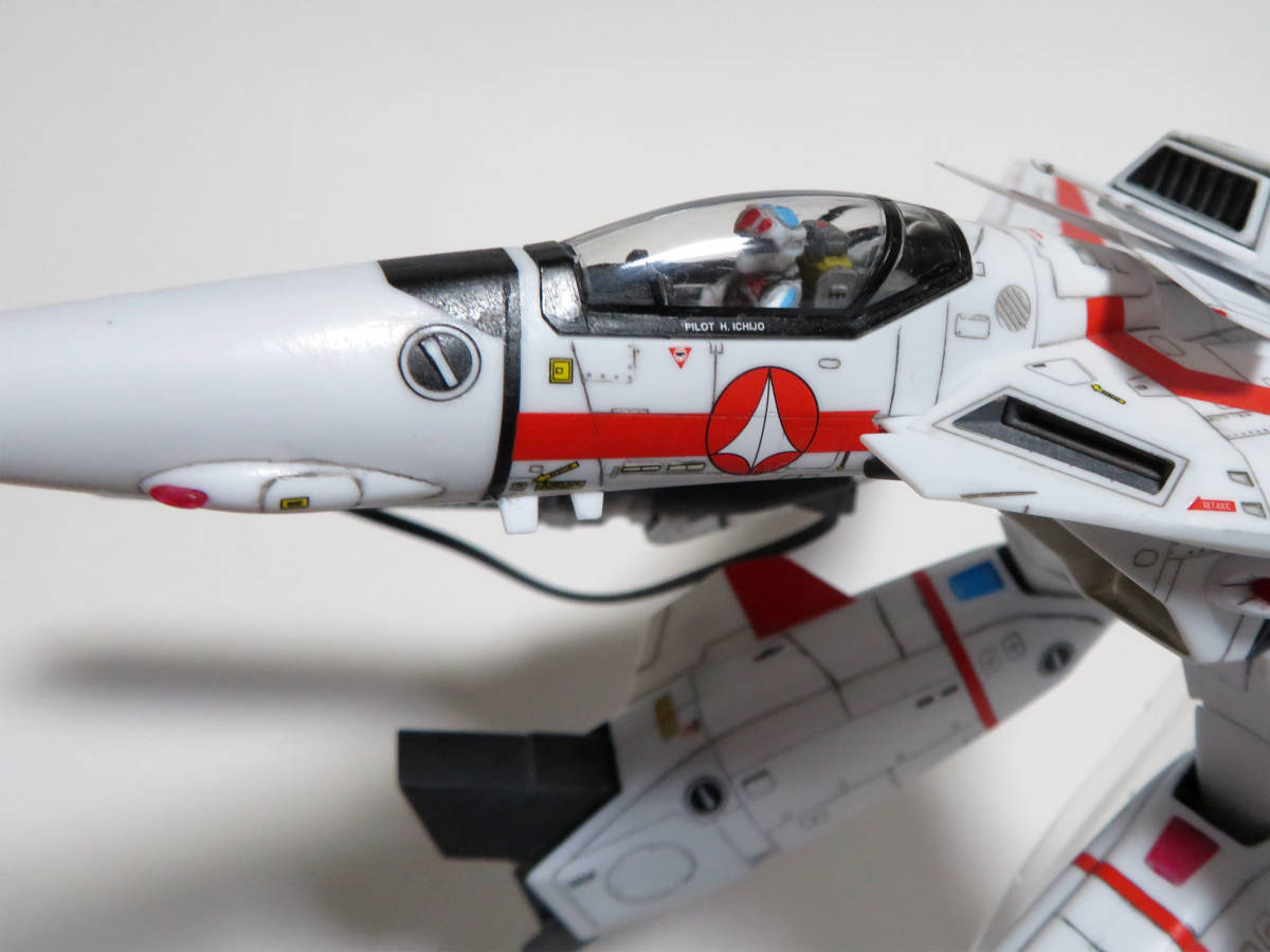  マクロス バルキリー ガウォーク VF-1J/A ハセガワキット 1/72塗装完成品 送料無料_画像2