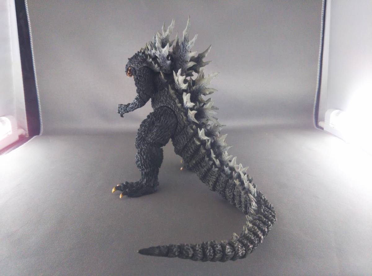 背びれパーツに破損有り S.H.MonsterArts ゴジラ2000ミレニアム Special Color Ver. 魂ウェブ商店限定 ゴジラ2000 ミレニアム_画像2