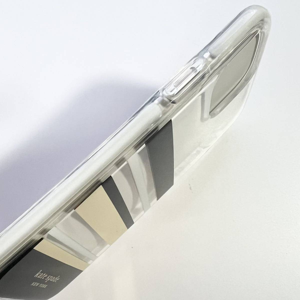ケイトスペード kate spade iPhone 11 PRO ディフェンシブ ケース パークストライプ（ブラック/ゴールド/ホワイト）_画像5