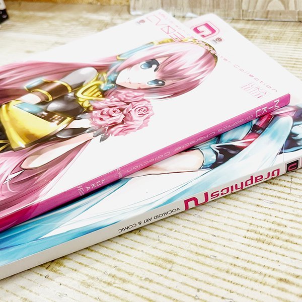 ★初音ミク★ MIKU Graphics2 VOCALOID＆COMIC / MIKU Graphics Character collection　2冊セット【美品】【中古品】 札幌発_画像7