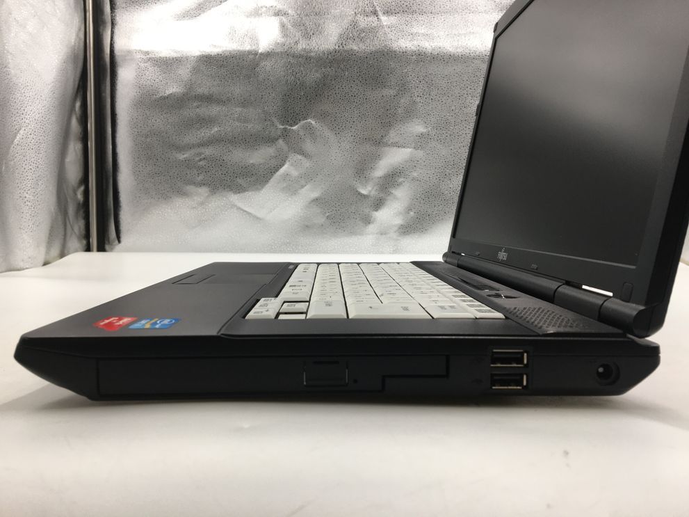 FUJITSU/ノート/HDD 320GB/第3世代Core i3/メモリ2GB/2GB/WEBカメラ無/OS無_側面（右）M