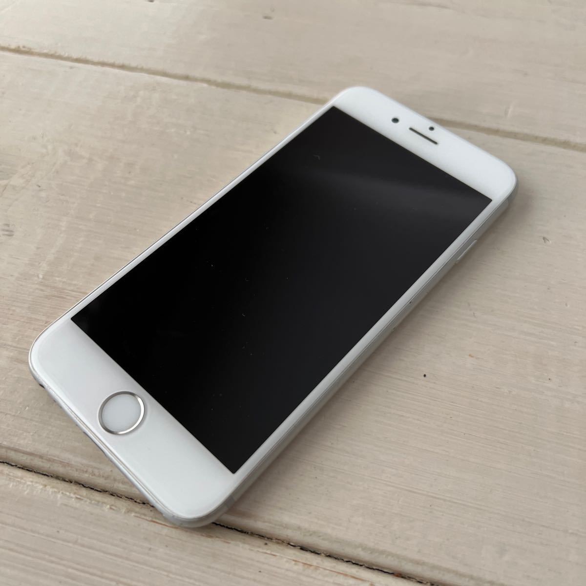 iPhone Apple6 64GB 第8世代 Silver MG4H2J/A C38NRN0LG5MT_画像6
