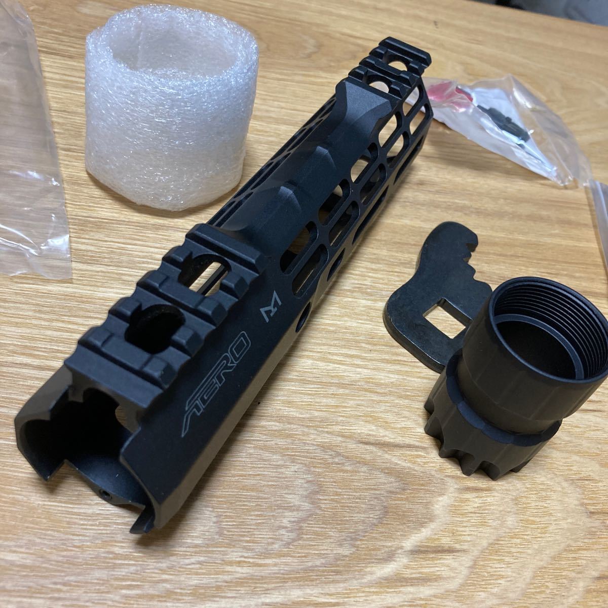 AERO PRECISION ATLAS S-ONE M-LOK Handguard 7.3インチ ハンドガードブラック　エアロプレシジョン　AR15 ARピストル　m4 実物_画像10