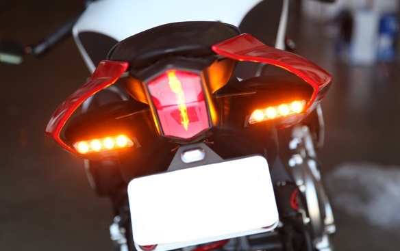 ヤマハ YZF R1 R1M R1S リア LEDウインカー 2015-2019 YZF-R1_点灯イメージ