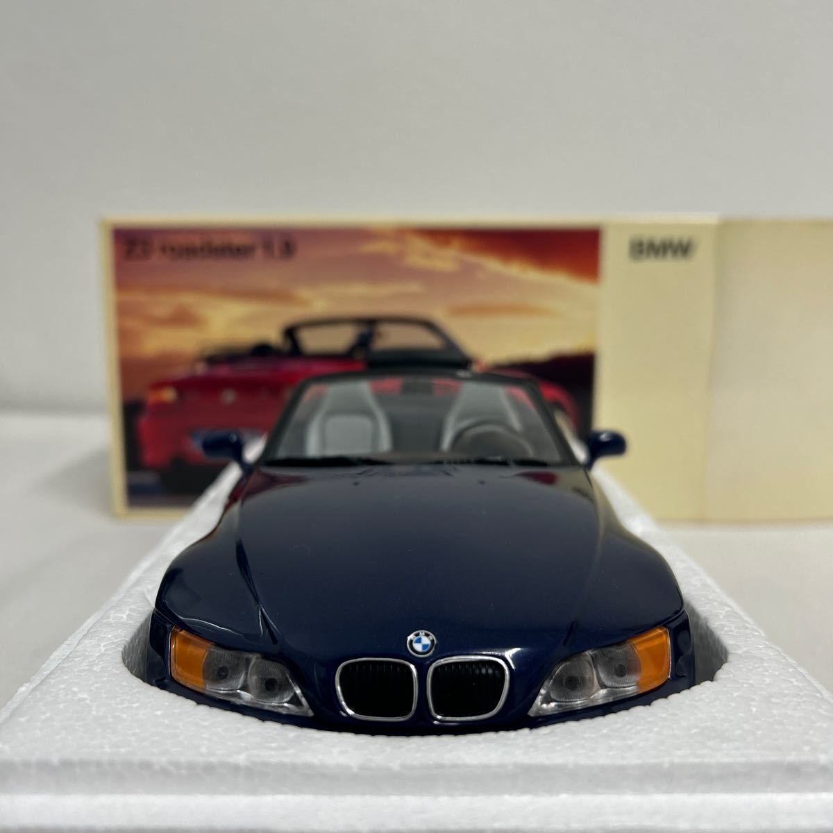 BMW ディーラー特注 1/18 BMW Z3 roadster 1.9 ロードスター ミニカー モデルカー_画像6