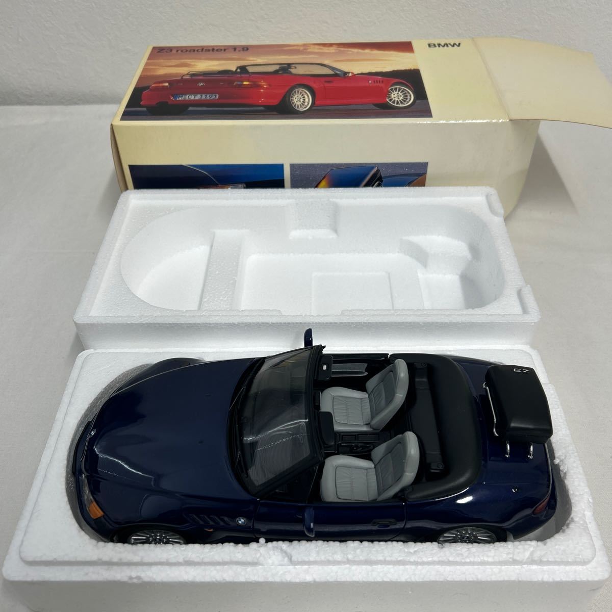 BMW ディーラー特注 1/18 BMW Z3 roadster 1.9 ロードスター ミニカー モデルカー_画像4