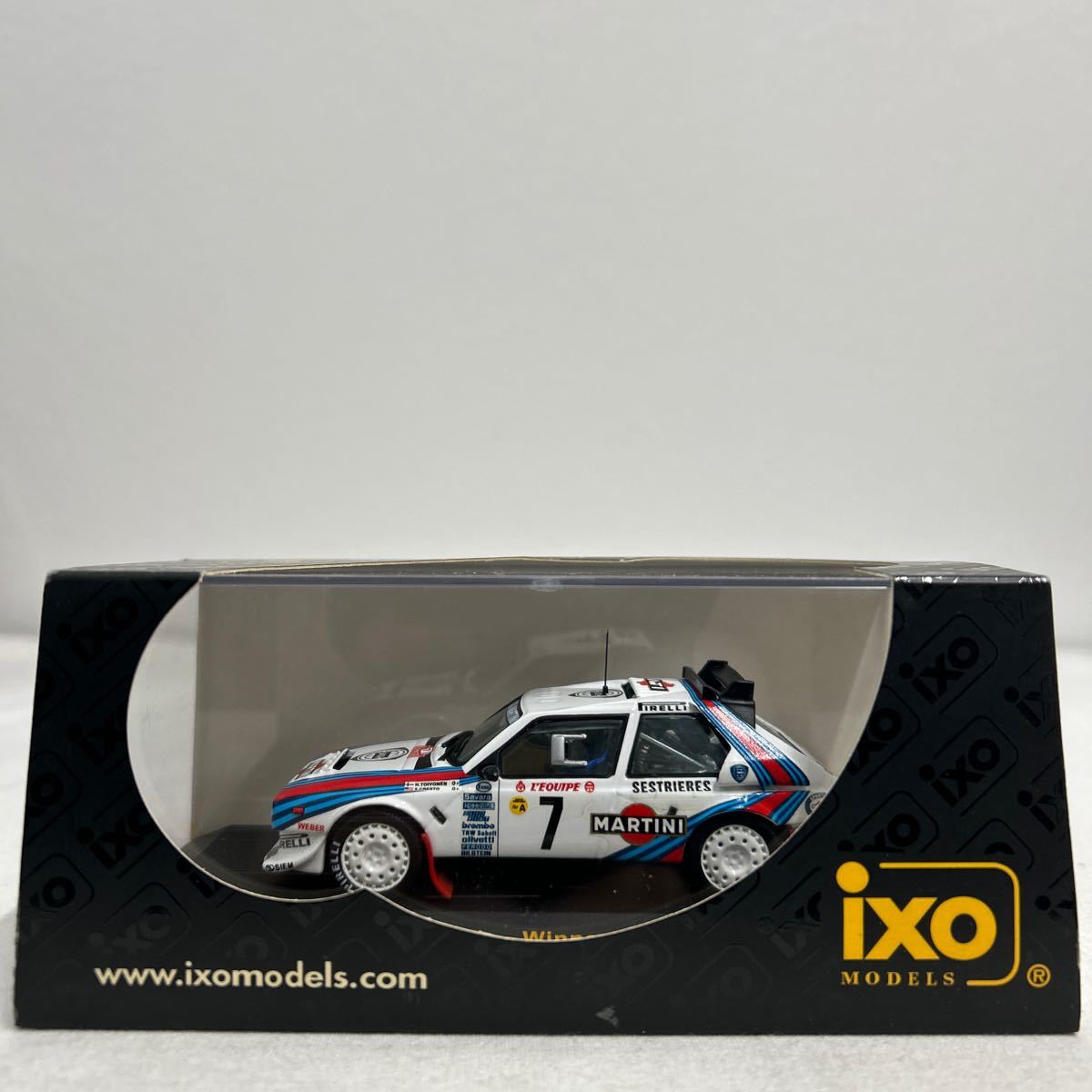 ixo 1/43 LANCIA DELTA S4 1986 Winner Monte Carlo #7 MARTINI ランチア デルタ マルティニ モンテカルロ ラリー 優勝車 ミニカー_画像1