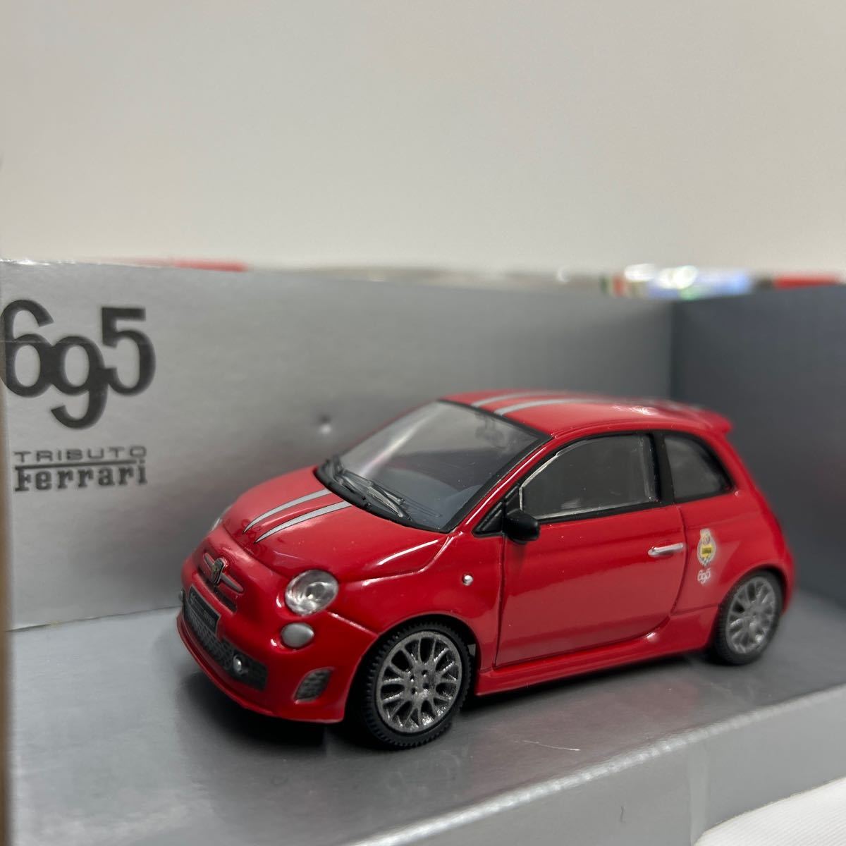 MONDO MOTORS 1/43 ABARTH 695 tributo Ferrari Red モンドモータース アバルト トリブート フェラーリ ミニカー モデルカー fiat500_画像2