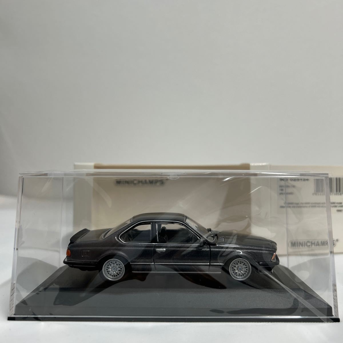 限定500台 MINICHAMPS 1/43 BMW 635CSi 1982 Grey Metallic Limited Edition ミニチャンプス 6シリーズ E24 旧車 ミニカー モデルカー_画像5