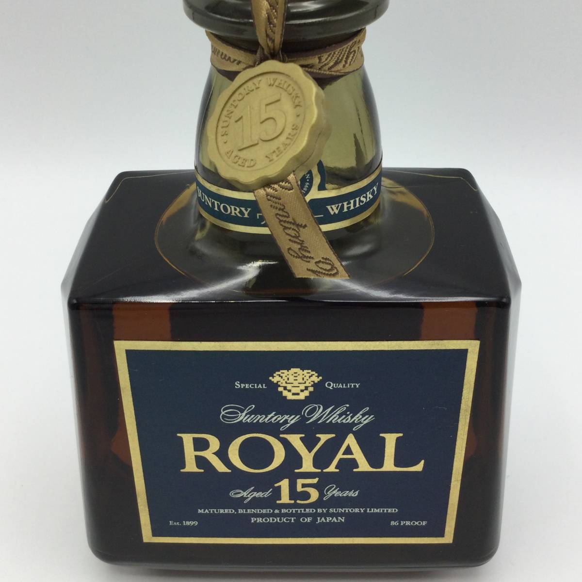 S41□【東京都内限定発送】未開栓 SUNTORY ROYAL サントリー ローヤル 15年 青ラベル ウイスキー 700ml 43% 箱付き 国産 古酒 □_画像4