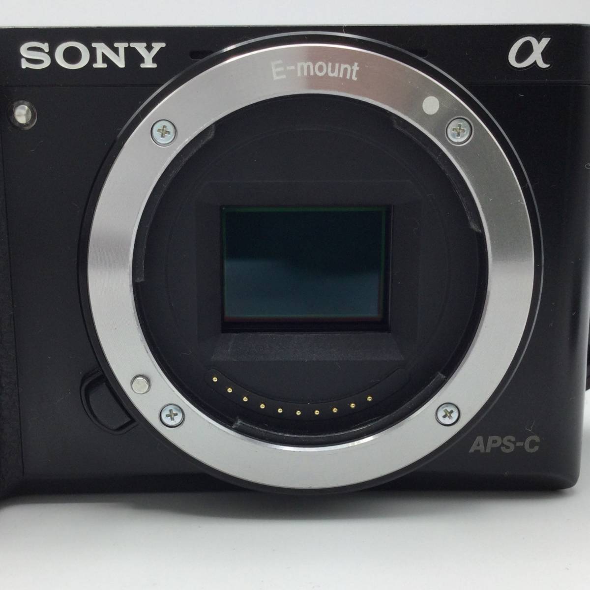 F73□【通電/動作/精度未確認】SONY ソニー α6000 APS-C ミラーレス 一眼カメラ ブラック デジタルカメラ 本体のみ 現状品 ジャンク品 □_画像3