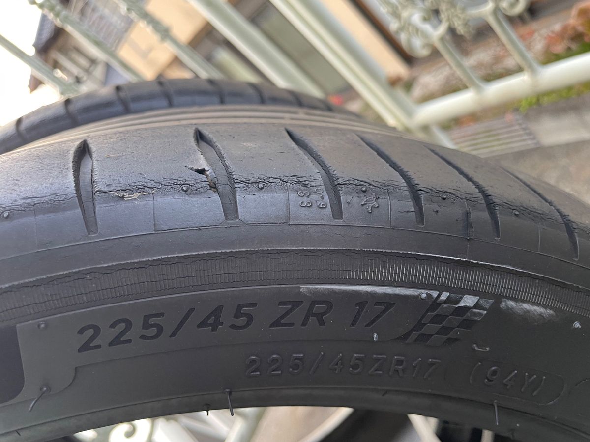 ミシュラン　パイロットスポーツ4 225/45R17 　　２本　PilotSport 4 2019年製　タイヤ