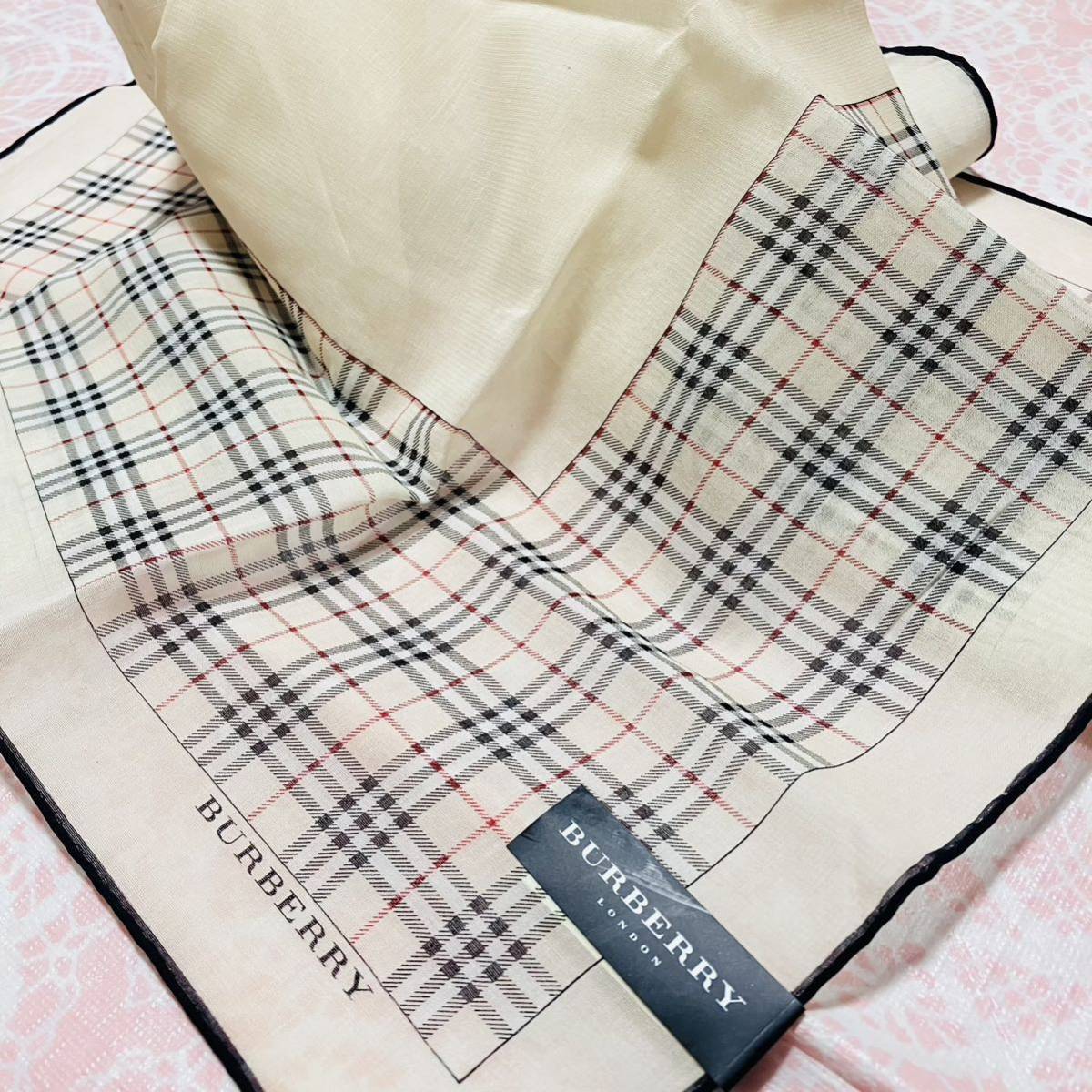 【レア柄】新品/BURBERRY/大判ハンカチ/正規品/バーバリー/綿100%/未使用/即決あり/匿名発送/ノバチェック/58cm/スカーフ/透かし柄ストール_画像1