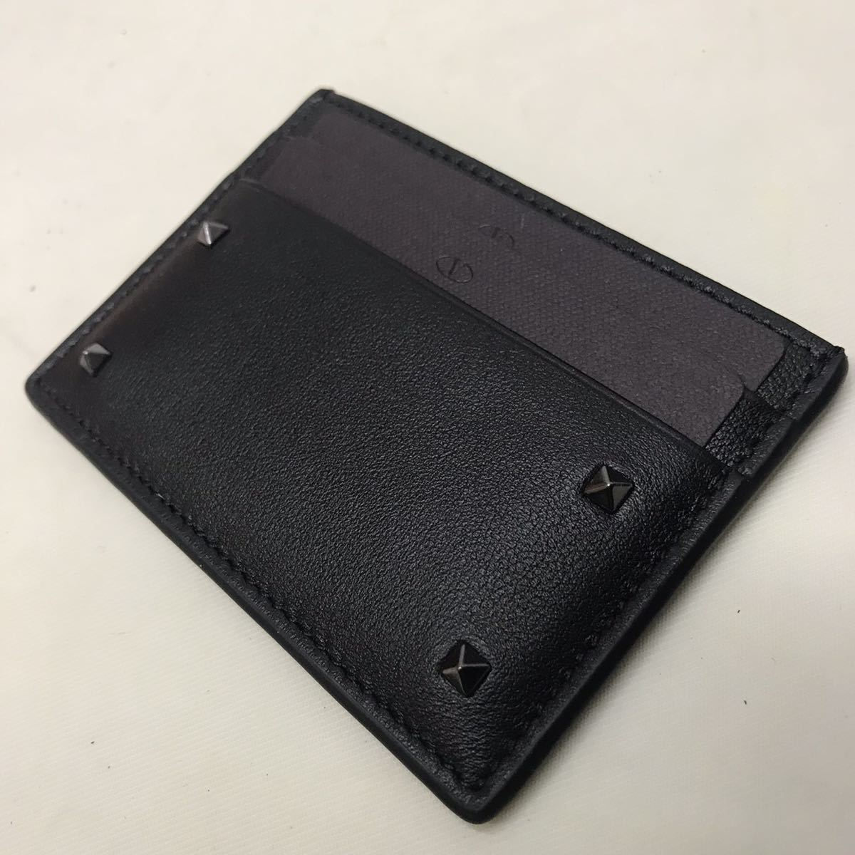 【新品未使用】VALENTINO ヴァレンティノ メンズ カードケース カードホルダー レザー 革 黒 スタッズ_画像3