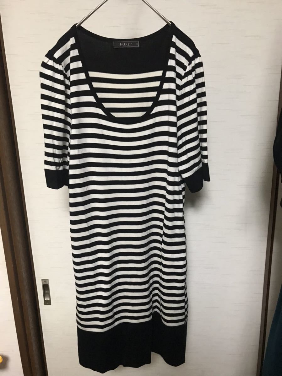【美品】フォクシー FOXEY ボーダー柄 Uネック ハイゲージ半袖ニット チュニック (レディース) 40白×黒