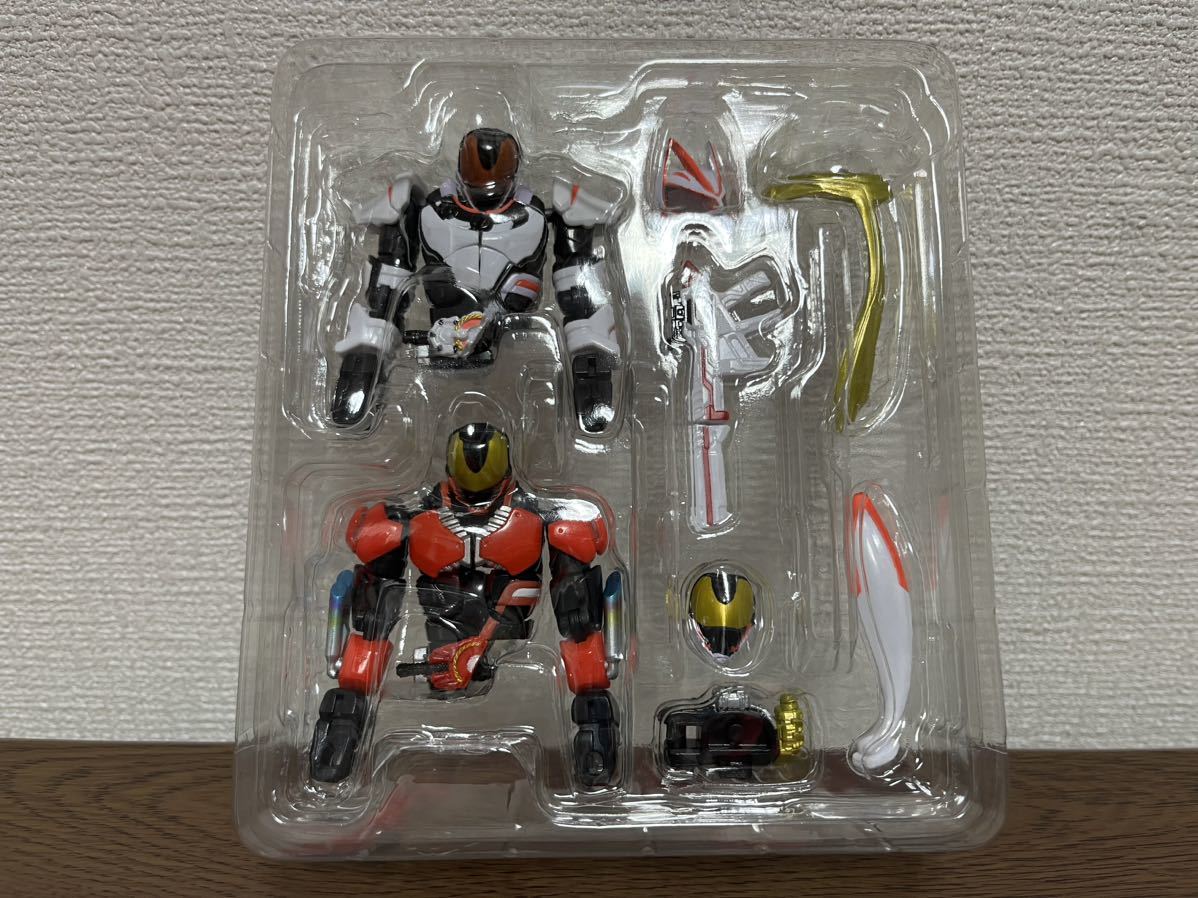 輸送箱付 リボルブチェンジフィギュア 仮面ライダーギーツ フィーバーセット 重塗装ver. プレミアムバンダイ 限定_画像4