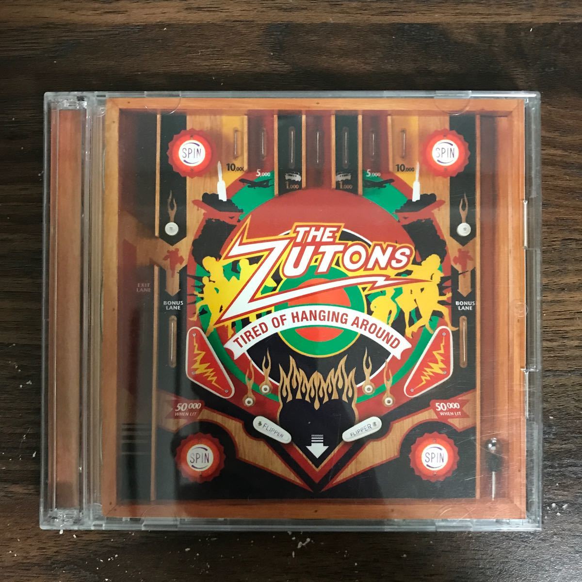 (G3034) 中古100円 The ZUTONS タイアード・オヴ・ハンギング・アラウンド(初回生産限定盤)(DVD付)_画像1