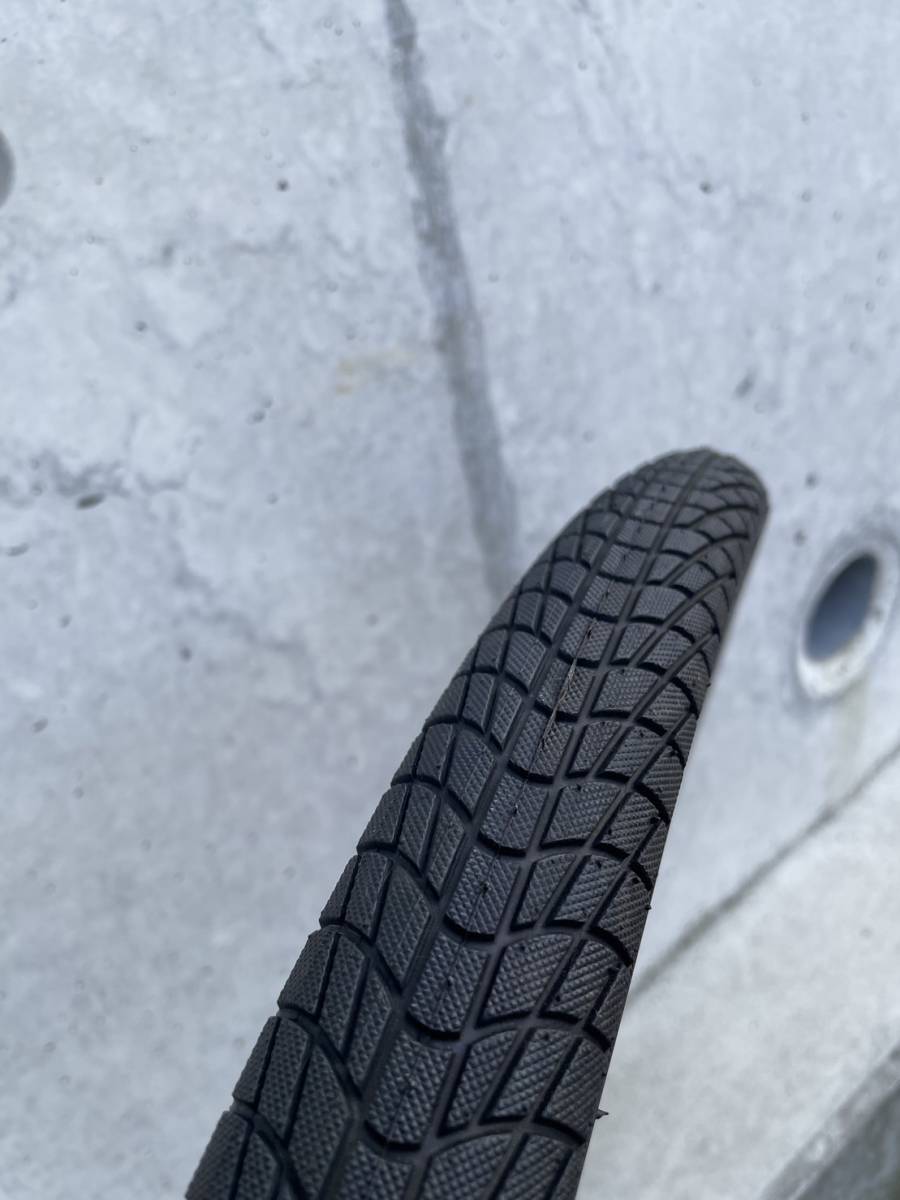 22 -inch tire 22x2.125