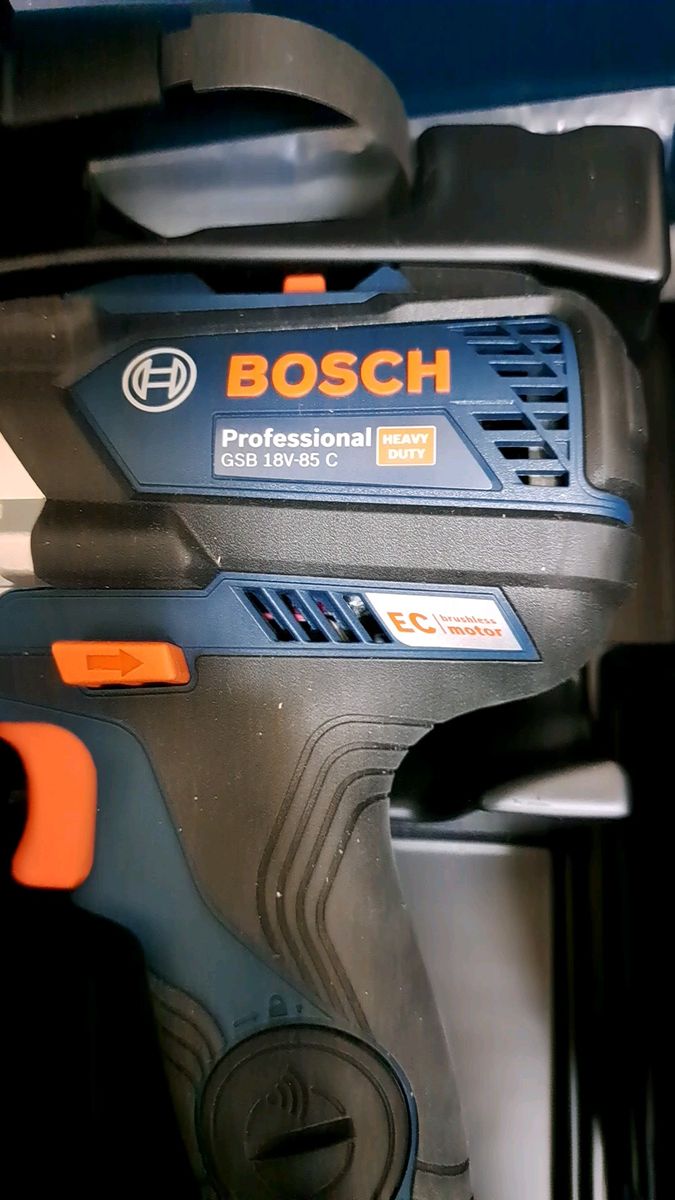 BOSCH 18Vコードレス振動ドライバードリル　6.0Ah バッテリー2個・充電器・ケース付き GSB 18V-85C　未使用