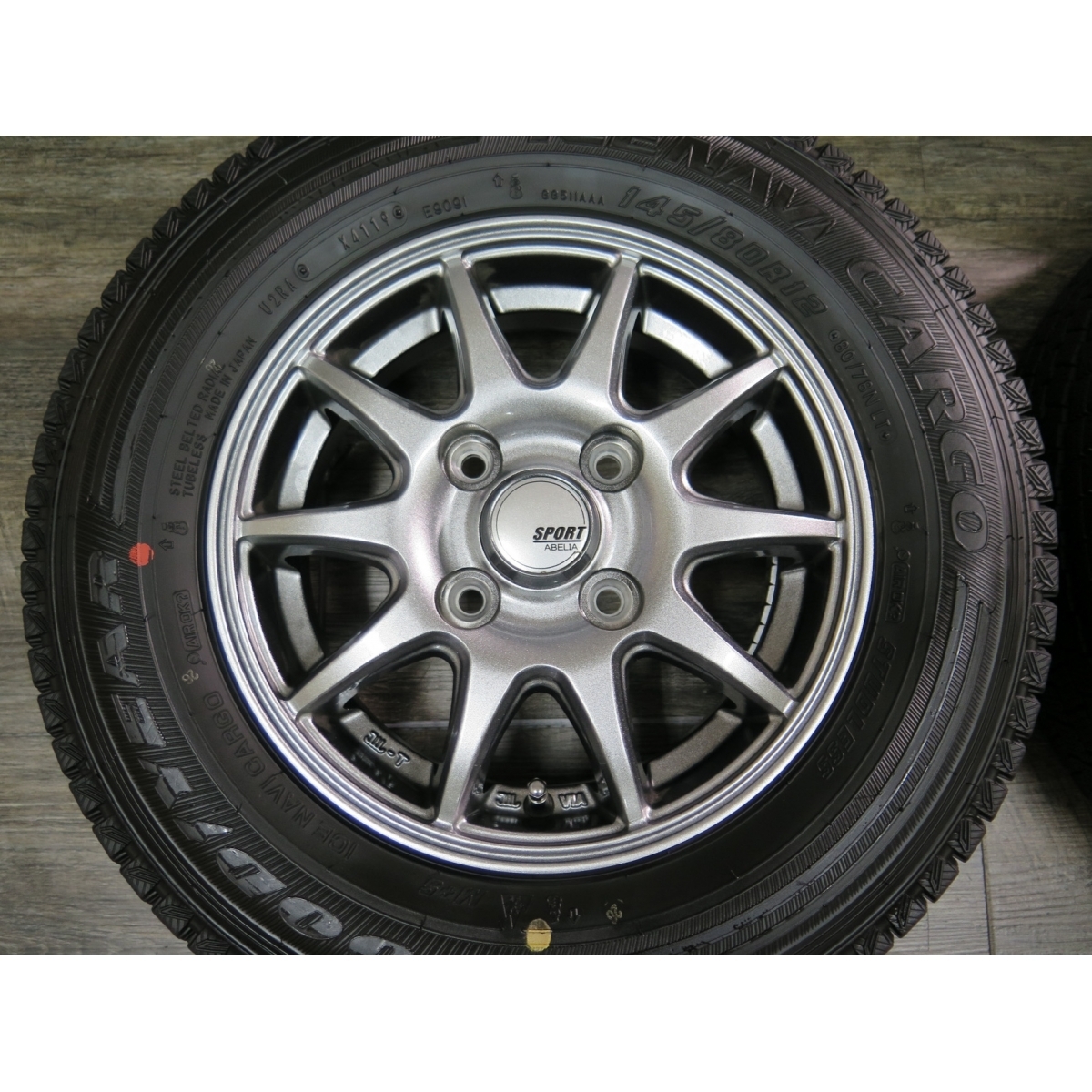 バリ山 SPORT AVELIA 12インチ 12x4J＋42 100-4H グッドイヤー アイスナビカーゴ 145/80R12 80/78N LT 2022年_画像3