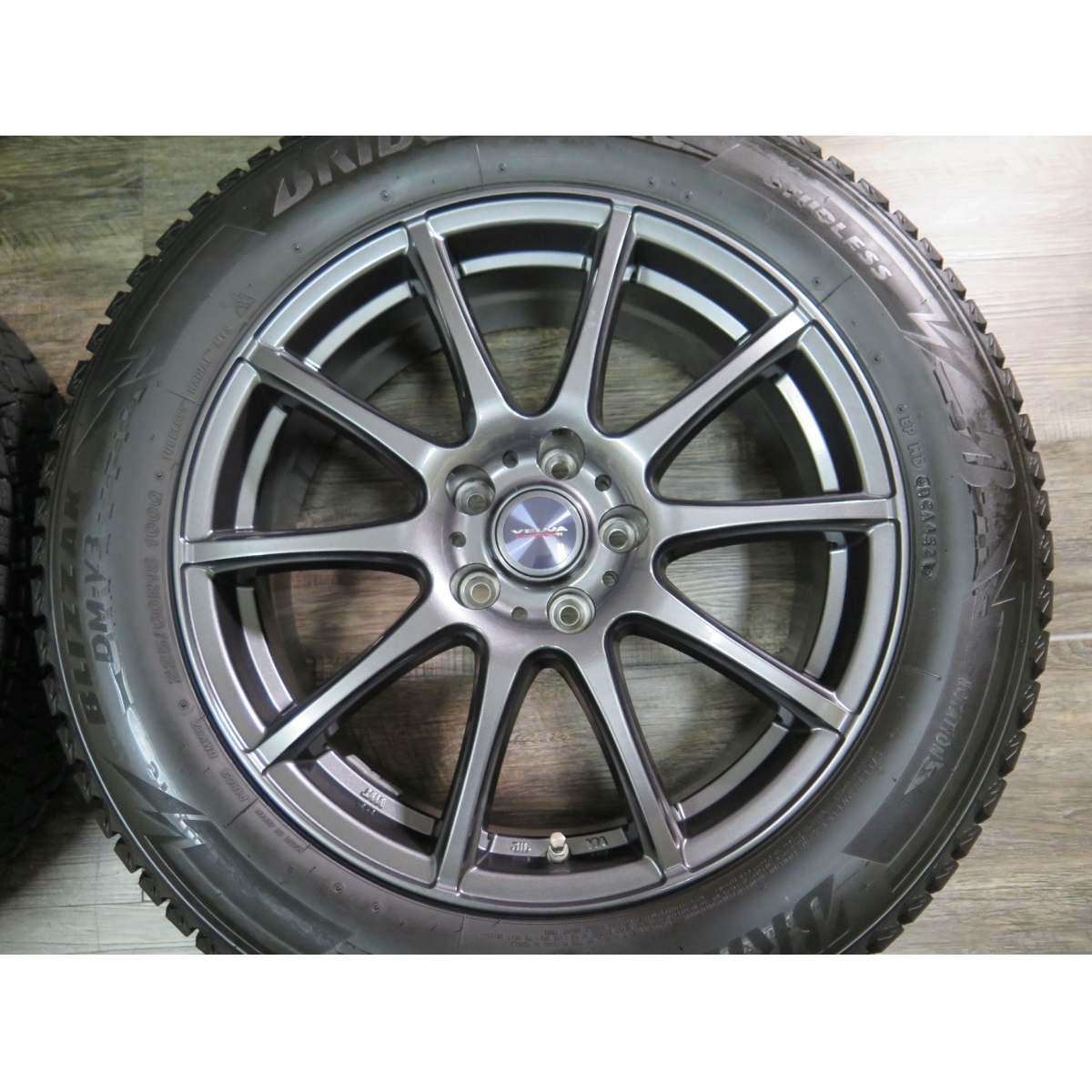 走行少なめ バリ山 VELVA 18インチ 18x7.5J+38 114.3-5H ブリヂストン DM-V3 225/60R18 2021年 ハリアー エクストレイル CX-8の画像2