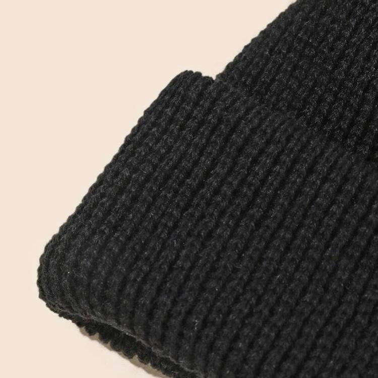 【最終価格】　新品 未使用 ニット帽子 ビーニー ブラック 男女兼用 防寒 帽子 冬 シンプル_画像3