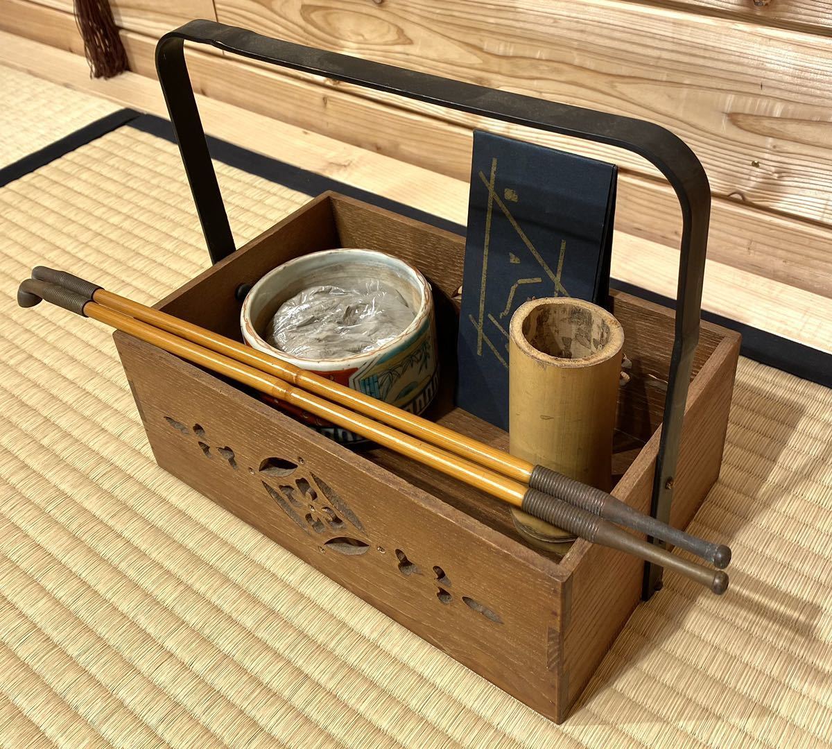 茶道具『煙草盆一式 「桑透かし莨盆+煙管(キセル)1双+竹灰吹+ 茶道具『煙草盆一式 「桑透かし莨盆+煙管(キセル)1双+竹灰吹+