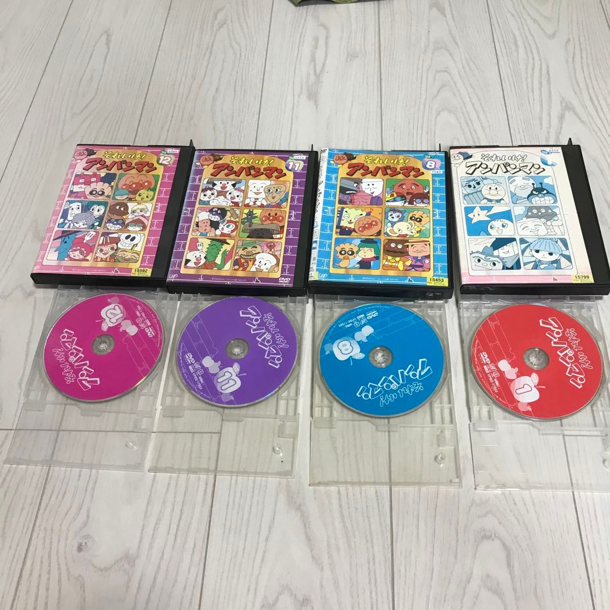 それいけ! アンパンマン 02 12 DVDレンタル落ち4枚セットまとめ売り中古1巻8巻11巻12巻2002年TVアニメ