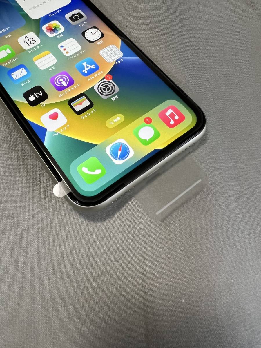 新品 未使用 国内SIMフリー Apple iPhone11 128GB ホワイト MWM22J/A 格安SIM使用可能_画像3