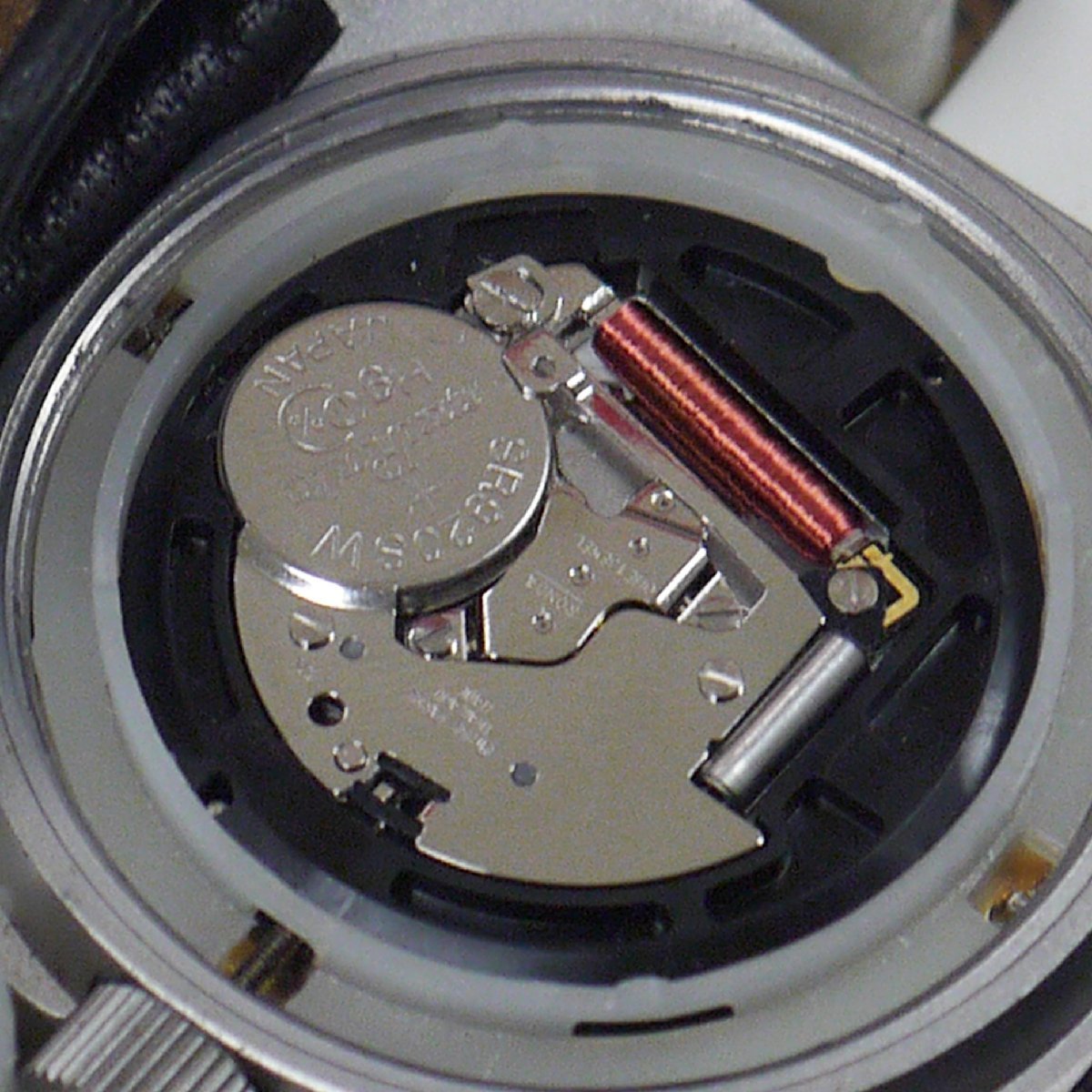定形外送料無料 ジャンク品・不動品 DIESEL ディーゼル DZ-2046 クオーツ 腕時計 3針 デイト レザーベルト ダメージ大_画像8