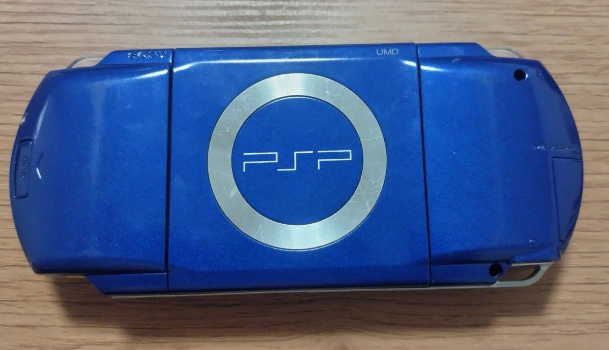 PSP本体　説明書・充電器・箱あり　メモリーカード4GB付き
