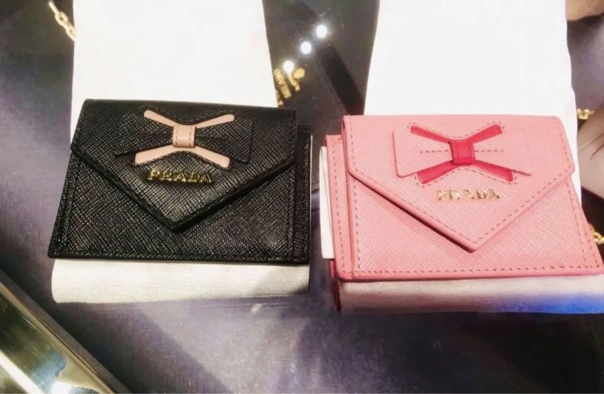 新品★プラダ★PRADA★リボン付★ロゴ★三つ折り財布★ピンク＆バイカラー