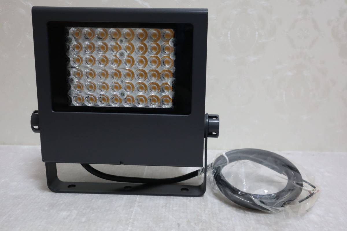 E2005 Y 【未使用品】東芝ライテック LEDS-08907LN-LS9 LED小形投光器 100V～242V 定格寿命:60,000時間　参考価格：68500円_画像3