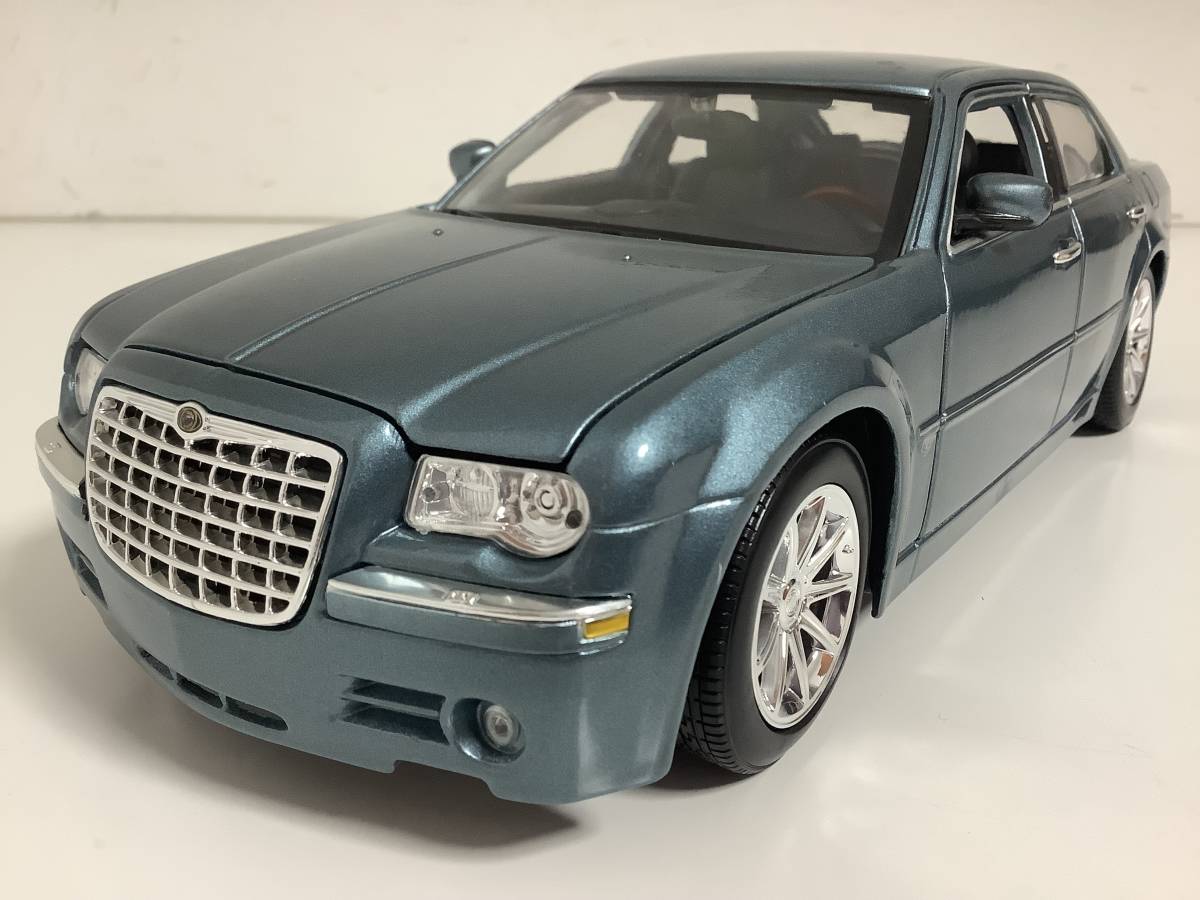 初売りセール 初代 クライスラー 300C カラーサンプルで検索 ミニカー マイスト 約27㎝ 1/18 2005年式~ ヘミ HEMI 5.7L V8 乗用車